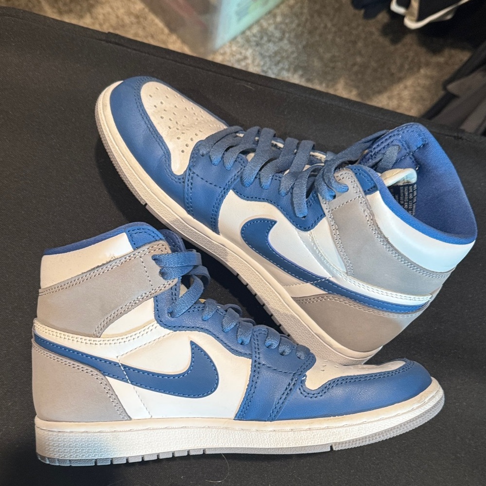 Nike White and Blue High-Top Sneakers - Picture 2 of 4